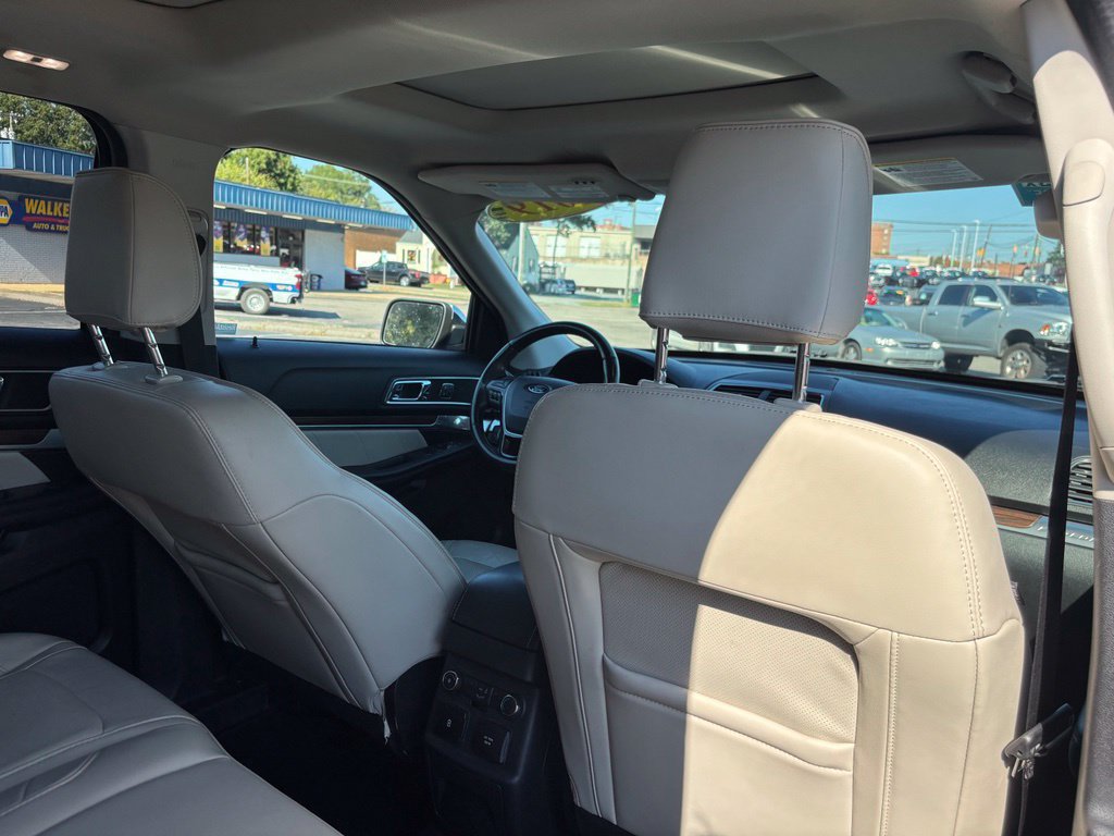 Used 2019 Ford Explorer Limited w/ Limited Luxury Package FWD image 28
