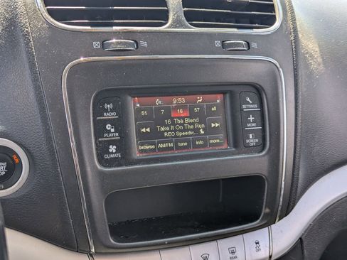 Used 2019 Dodge Journey SE w/ Connectivity Group FWD image 10