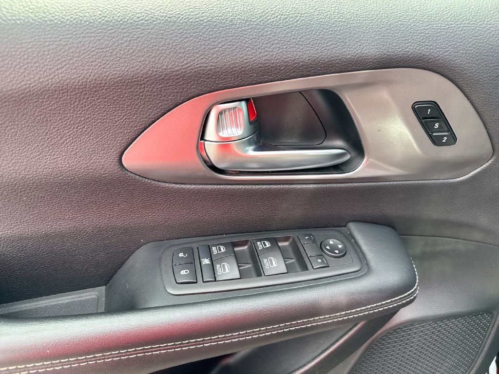 Used 2025 Chrysler Pacifica Select FWD image 20