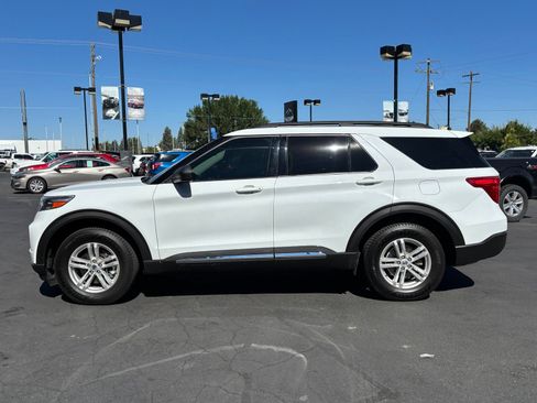 Used 2021 Ford Explorer XLT AWD/4WD image 3