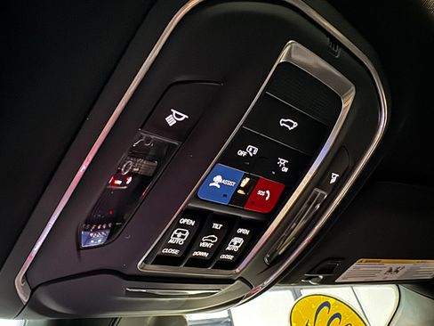 Used 2022 Jeep Grand Cherokee Trailhawk w/ Luxury Tech Group III AWD/4WD image 46