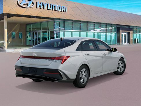 New 2026 Hyundai Elantra SE FWD image 4
