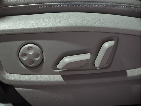 Used 2023 Audi Q5 2.0T Premium w/ Convenience Package image 19