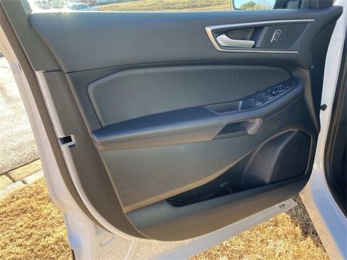 Used 2024 Ford Edge SEL image 53