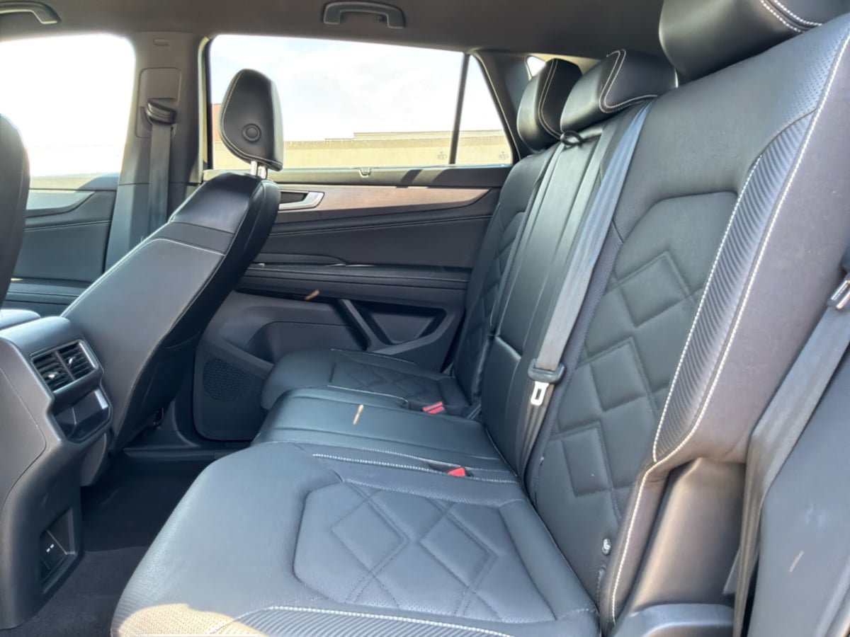 Used 2024 Volkswagen Atlas Cross Sport SE FWD image 18