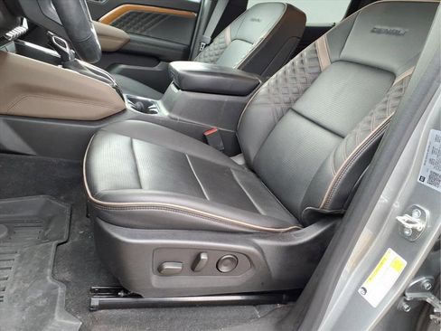 Used 2023 GMC Canyon Denali image 13