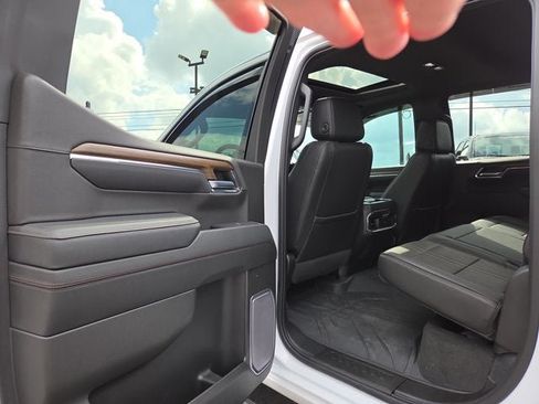 Used 2023 Chevrolet Silverado 1500 High Country w/ High Country Premium Package AWD/4WD image 12