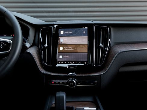 Used 2024 Volvo XC60 T8 Plus w/ Climate Package image 20