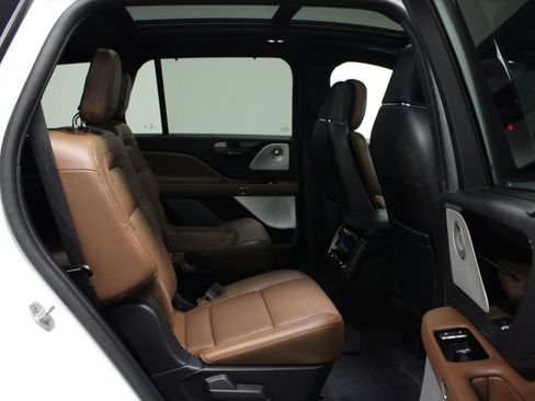 Used 2022 Lincoln Aviator Grand Touring w/ Equipment Group 301A AWD/4WD image 16