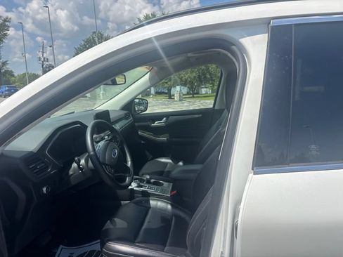 Used 2022 Ford Escape Titanium w/ Class II Trailer Tow Package AWD/4WD image 9