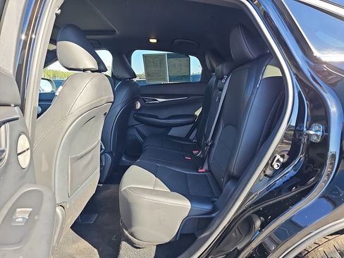 Used 2025 INFINITI QX55 Essential image 18