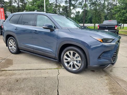 Certified 2024 Toyota Grand Highlander FWD image 9