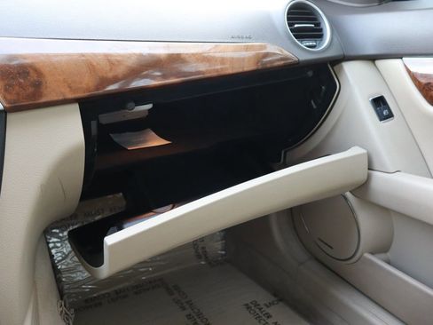 Used 2013 Mercedes-Benz C 250 Sport image 37