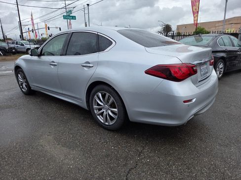 Used 2016 INFINITI Q70 3.7 RWD image 2