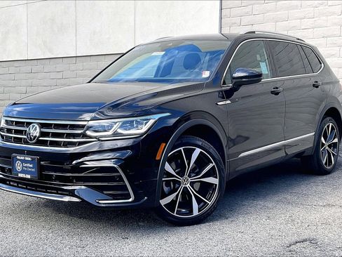 Certified 2022 Volkswagen Tiguan SEL R-Line image 12