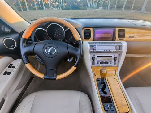 Used 2004 Lexus SC 430 Convertible RWD image 19