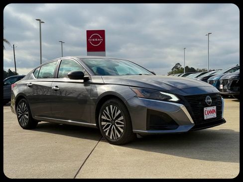 Used 2024 Nissan Altima 2.5 SV image 10