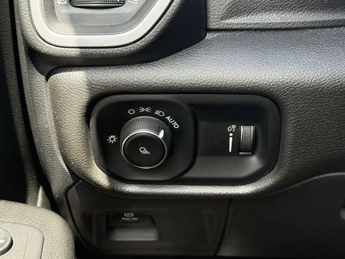 Used 2023 RAM 1500 Big Horn AWD/4WD image 20