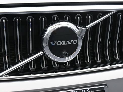 Used 2023 Volvo XC40 B5 Plus w/ Driver Assist Package AWD/4WD image 13