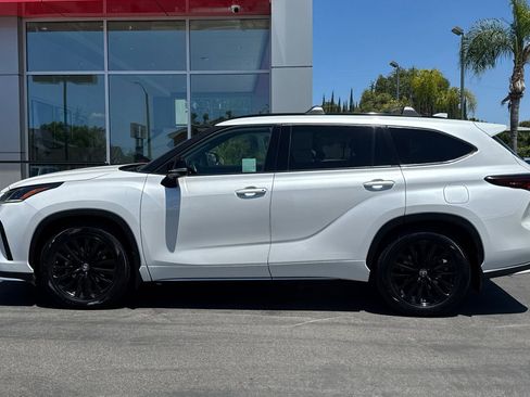 Certified 2024 Toyota Highlander XSE FWD image 9