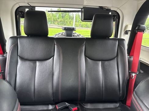 Used 2017 Jeep Wrangler Rubicon AWD/4WD image 13