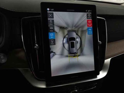 Certified 2026 Volvo XC90 B6 Plus AWD/4WD image 31