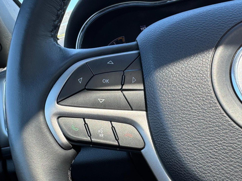 Used 2019 Jeep Grand Cherokee Altitude AWD/4WD image 16