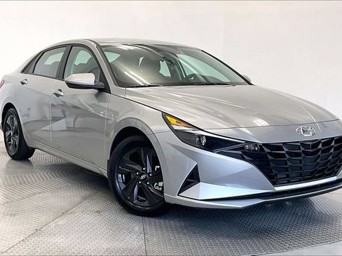Used 2023 Hyundai Elantra SEL FWD image 11