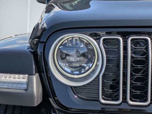 New 2026 Jeep Wrangler Unlimited Sahara AWD/4WD image 9
