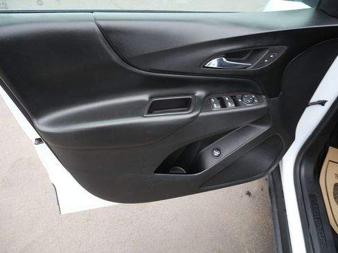 Used 2020 Chevrolet Equinox LT image 18