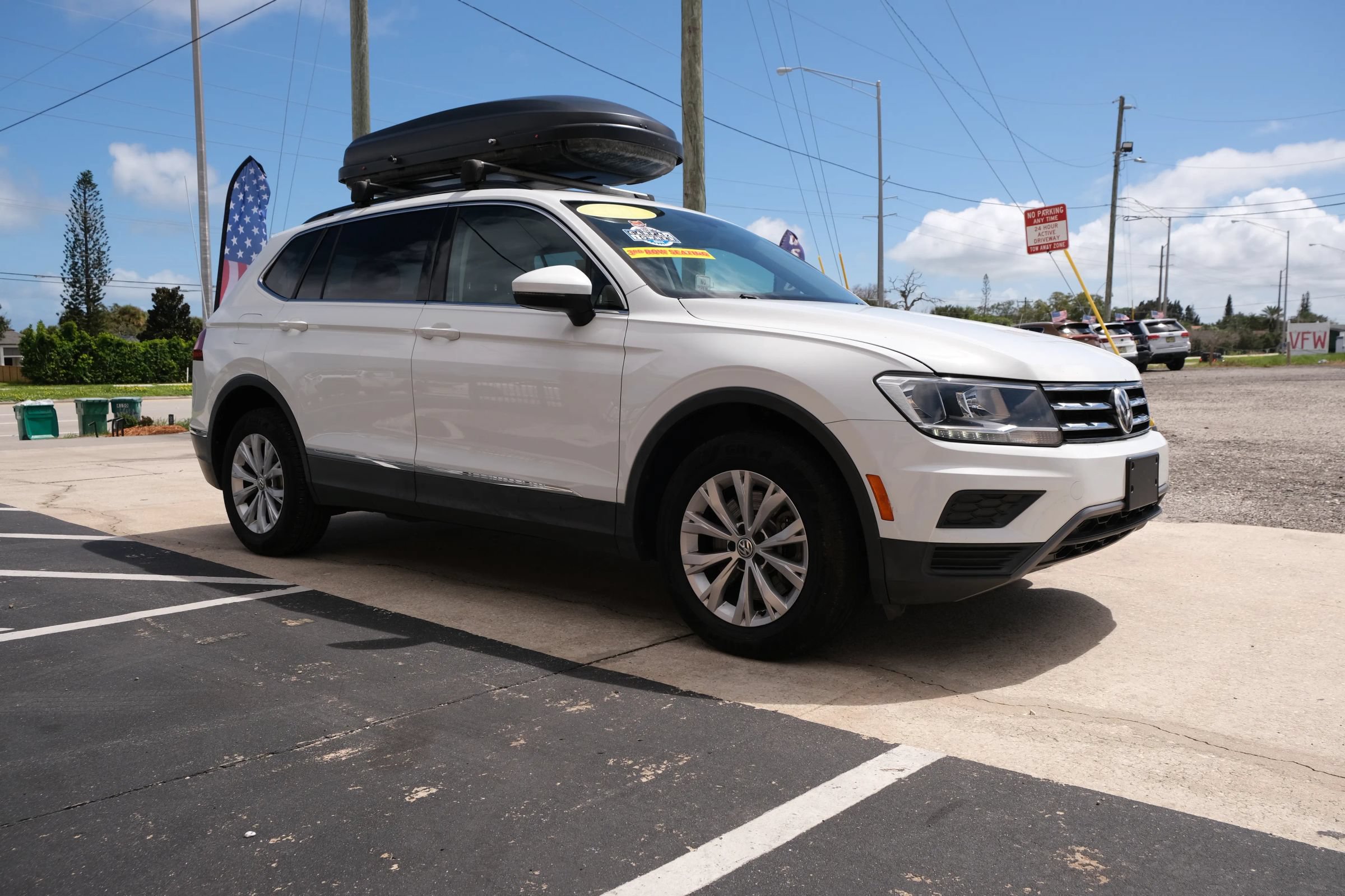 Used 2018 Volkswagen Tiguan SE w/ Panoramic Sunroof Package AWD/4WD image 3