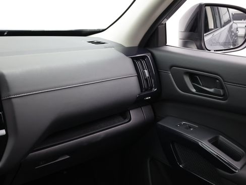 Used 2026 Nissan Pathfinder SV AWD/4WD image 38