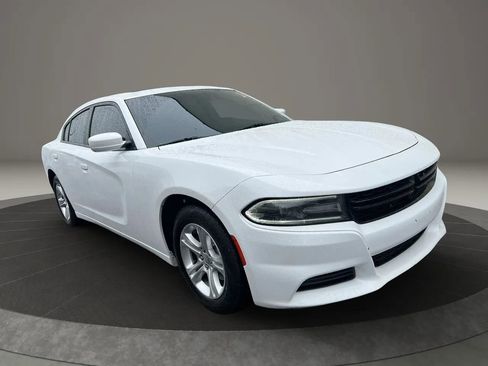 Used 2020 Dodge Charger SXT w/ Leather Interior Group RWD image 3