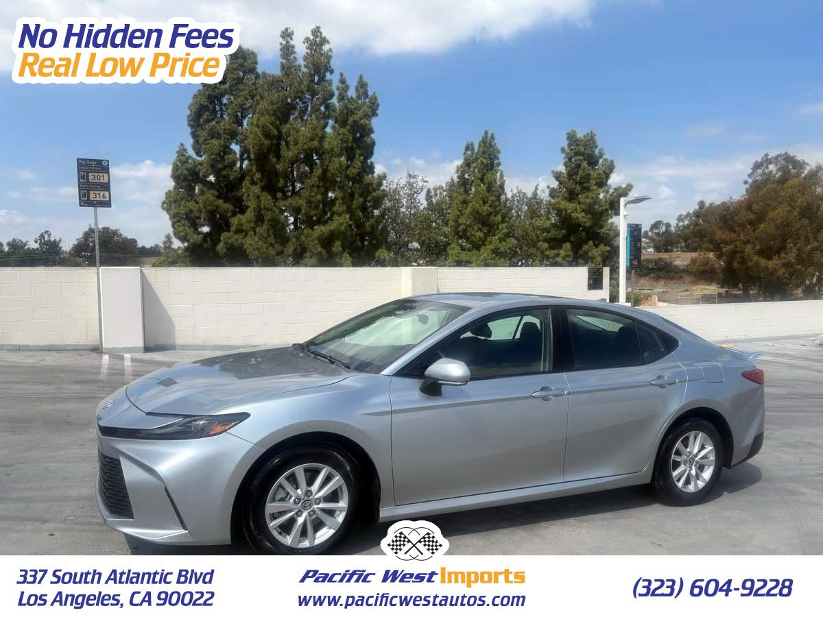 Used 2025 Toyota Camry LE FWD image 1