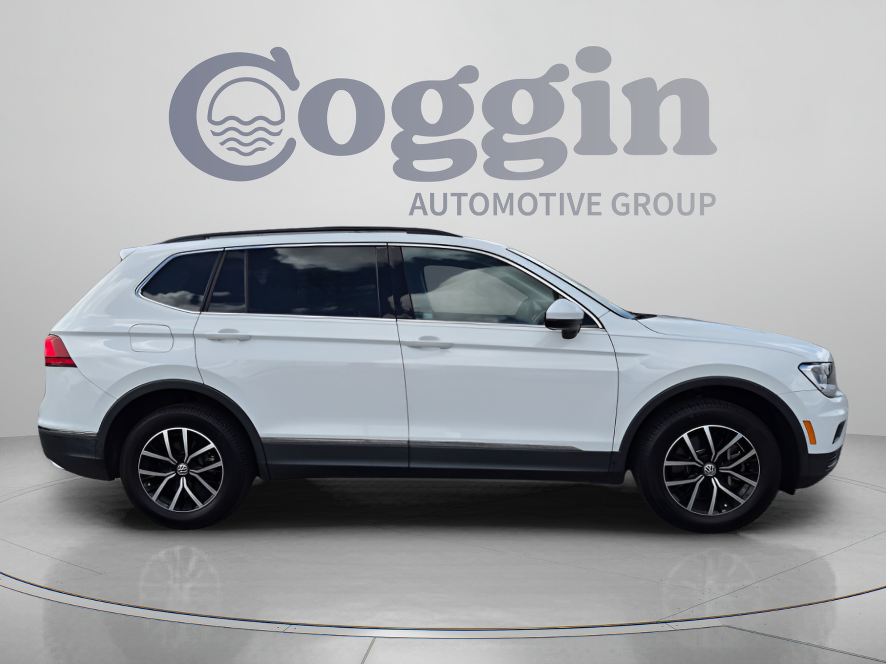 Used 2021 Volkswagen Tiguan SE w/ Panoramic Sunroof Package FWD image 7