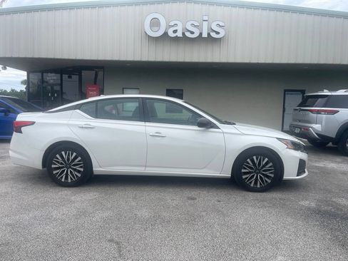 Used 2024 Nissan Altima 2.5 SV FWD image 1