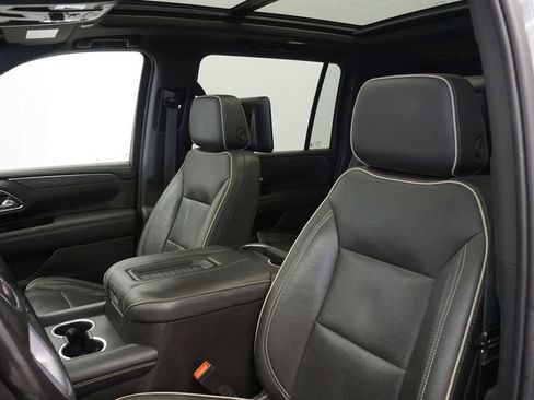 Used 2021 GMC Yukon XL SLT w/ SLT Premium Package image 36