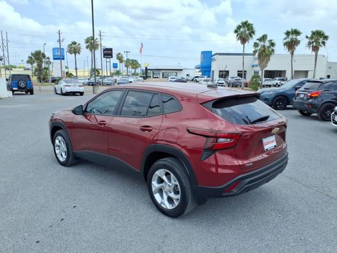 Used 2025 Chevrolet Trax LS w/ LS Convenience Package FWD image 6