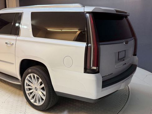 Used 2016 Cadillac Escalade ESV Luxury image 23