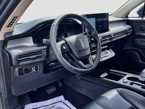 Used 2024 Lincoln Corsair FWD image 9