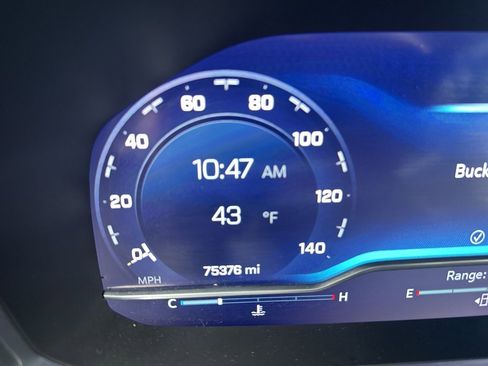 Used 2023 Chevrolet Suburban Premier image 18