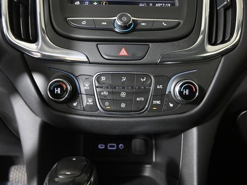 Used 2020 Chevrolet Equinox LT image 29