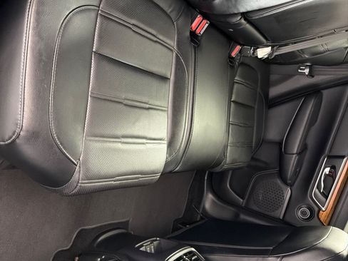 Used 2019 Honda CR-V Touring image 22