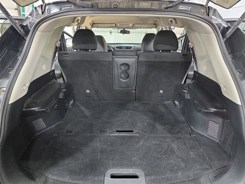 Used 2016 Nissan Rogue SV image 12