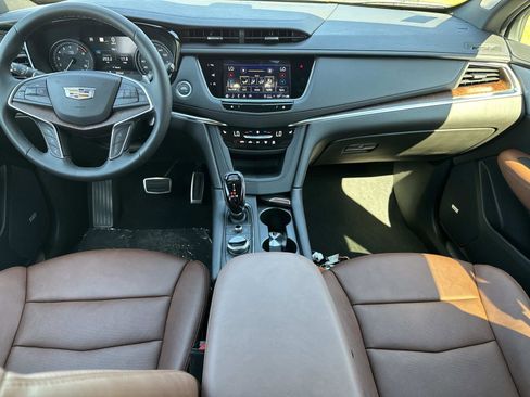 New 2025 Cadillac XT5 Sportv w/ LPO, Blue Accent Package image 17