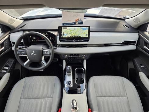 Used 2025 Mitsubishi Outlander SEL FWD image 47