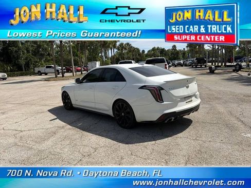 Used 2022 Cadillac CT4 V w/ Technology Package RWD image 8