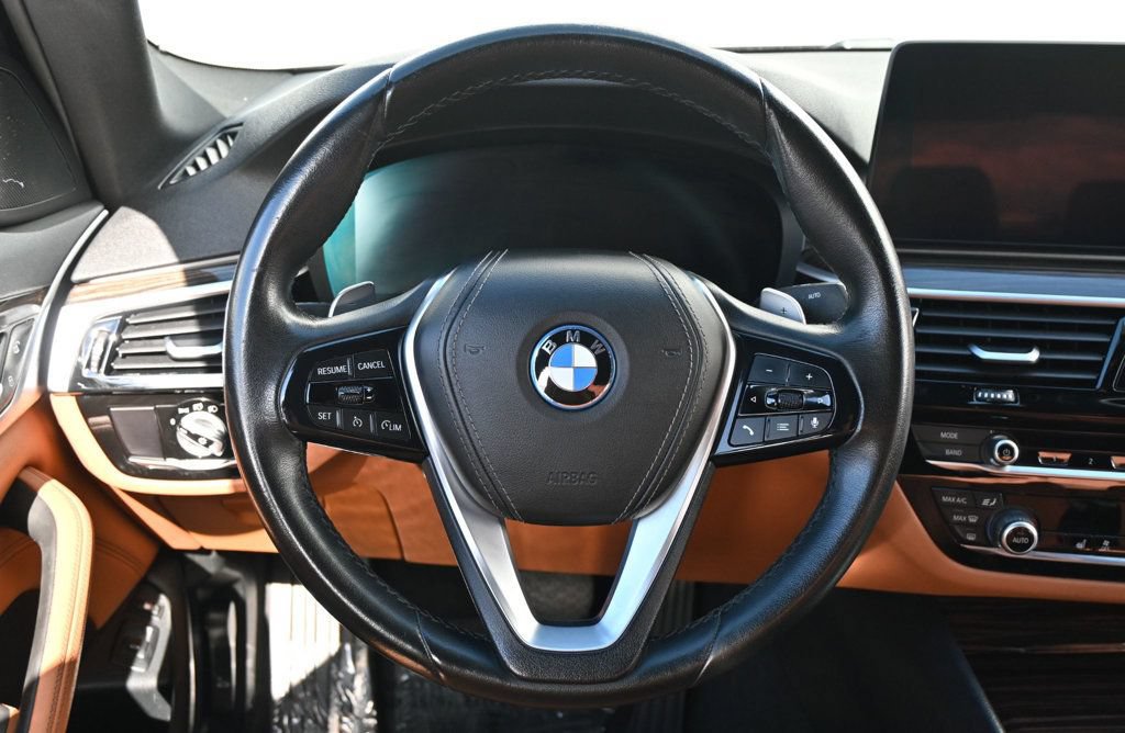 Used 2023 BMW 530e w/ Convenience Package RWD image 11