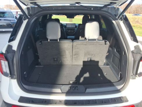 Used 2025 Ford Explorer ST image 33