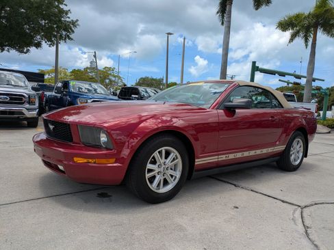 Used 2007 Ford Mustang Convertible RWD image 7